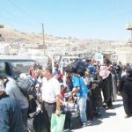 Dengan 200 Kendaraan Ribuan Warga Suriah Berserta Pejuang HTS Tinggalkan Arsal Menuju Idlib