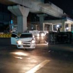 Dua Mobil ‘Laga Kambing’ di Perempatan Jalan Sisingamangaraja Blok M