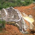 Jalan Lintas Riau-Sumbar di Kuansing Longsor dan Terancam Putus