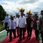 Berkunjung ke Tanah Cendrawasih, Presiden Jokowi Diberi Gelar Panglima Perang