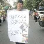 Ayah Ini Jalan Kaki Cari Keadilan Karena Anak Lumpuh Setelah Suntik MR