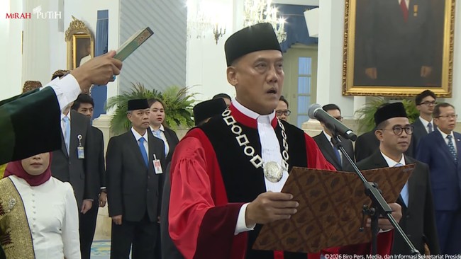 Pelantikan Liliek Prisbawono Adi sebagai Hakim Konstitusi