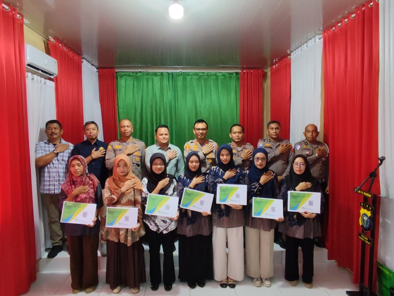 Polsek Dumai Timur Serahkan BPJS Ketenagakerjaan untuk PHL dan Cleaning Service